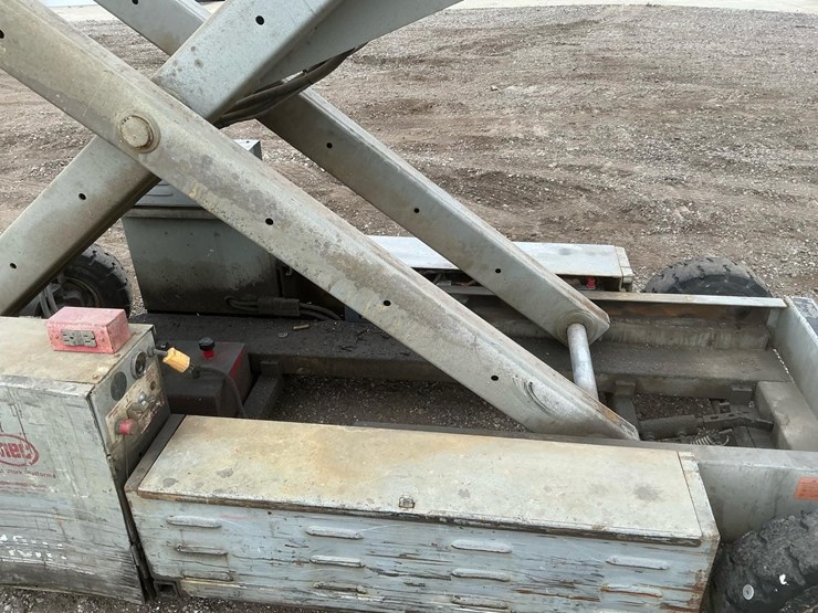 #1301-•-mec-254ht-scissor-lift-image-35