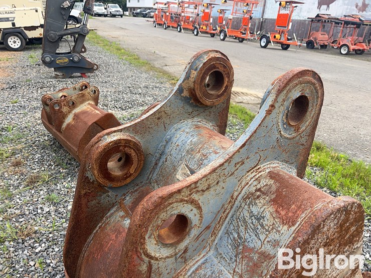 strickland-cx210-36”-excavator-bucket-image-10