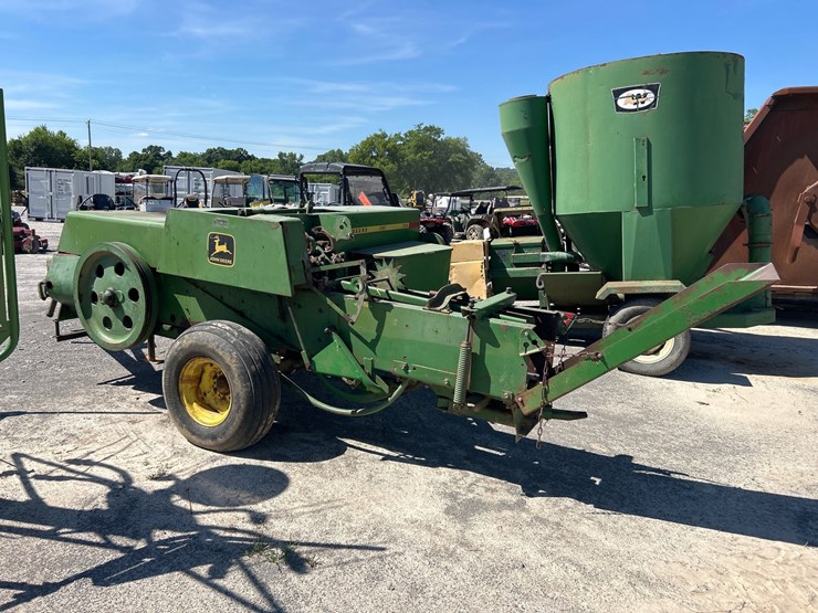 john-deere-336-image-4