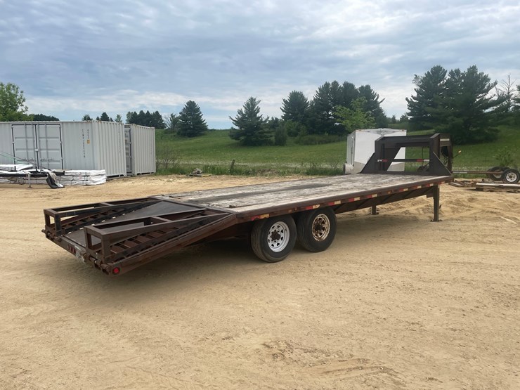 #410-•-2000-p&j-24'-gooseneck-trailer-(has-wi-title)-image-4