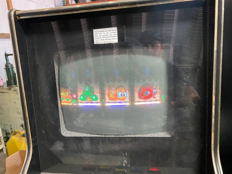 #7514-•-(2)-h&j-vending-slot-machines-(antigo,-wi)-image-7