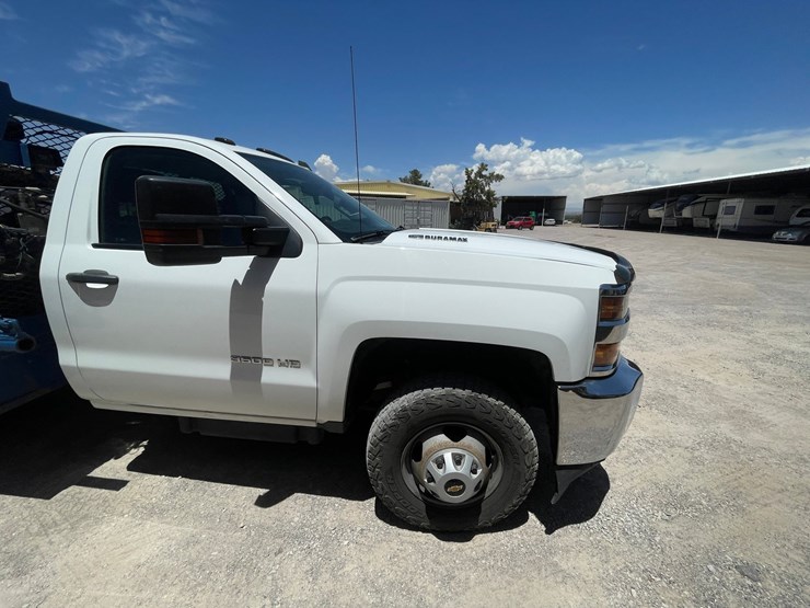 2016-chevrolet-silverado-3500-image-16