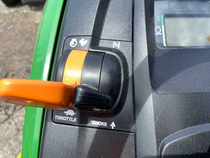 2021-john-deere-x350-image-22
