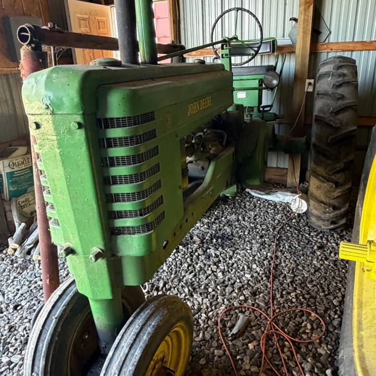 JOHN DEERE B