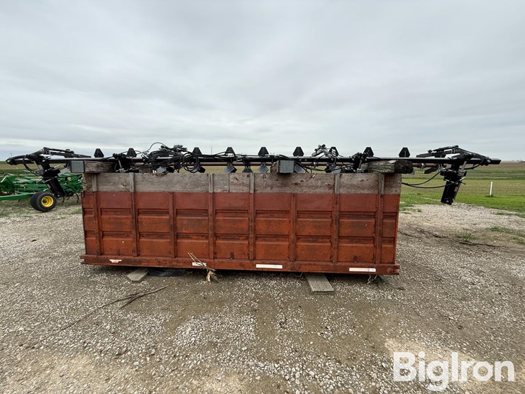 hawkins-12-row-corn-head-crop-sweeper/reel-image-6