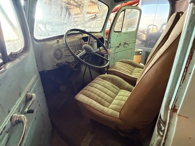 1950-ford-truck-with-box-and-hoist,-2-ton-image-9