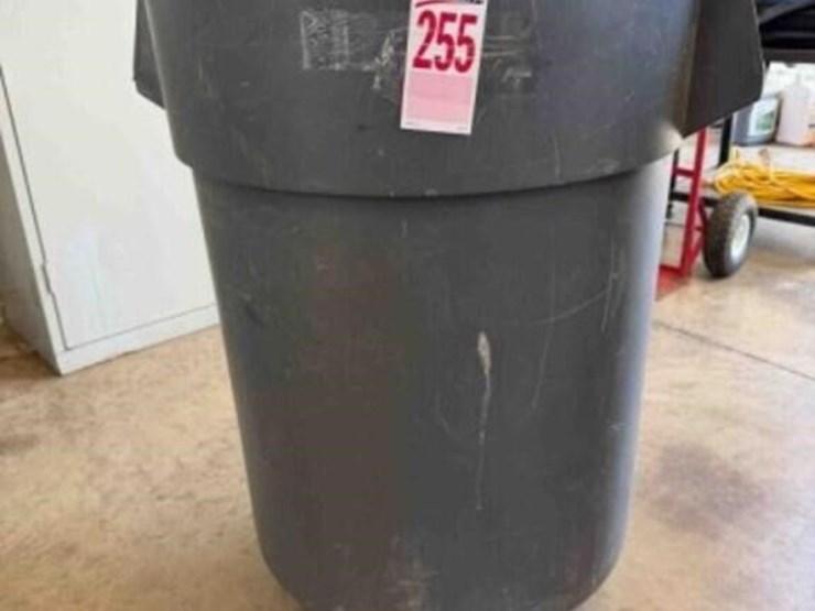 55-gallon-plastic-trash-can-image-1