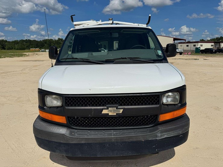 2013-chevrolet-express-g2500-image-5