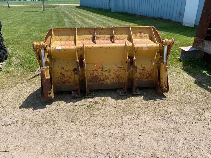 #7075-•-88"-4-in-1-loader-backhoe-bucket-(deerbrook,-wi)-image-8