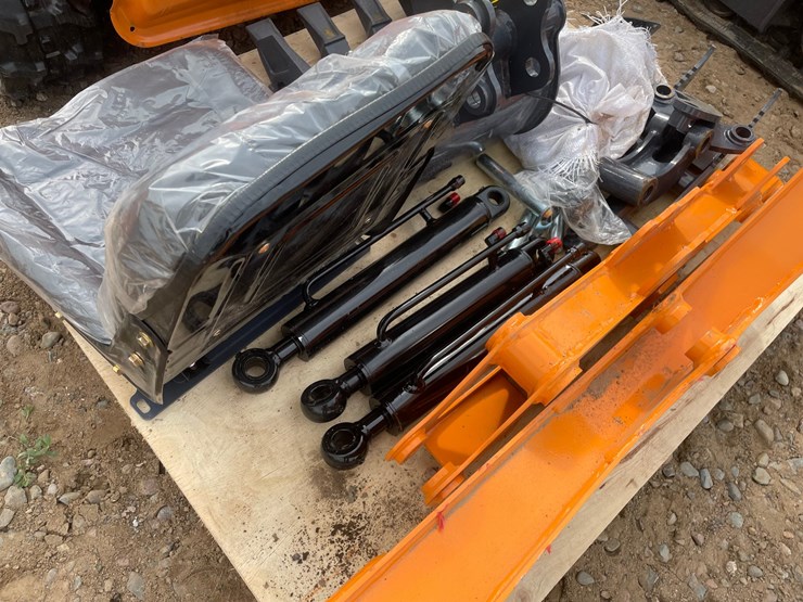 #2015-•-unused-2026-landhonor-mini-excavator-image-13