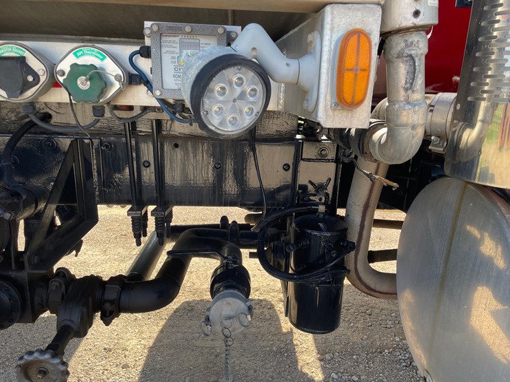 #6152-•-2002-mack-rd-model-fuel-tanker-truck-(has-title)-image-21