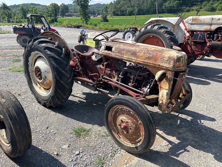 ford-tractor-image-3