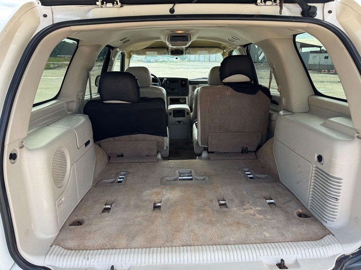 2005-cadillac-escalade-image-18