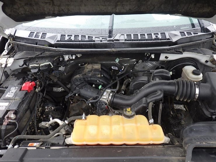 2016-ford-f150-xl-image-11