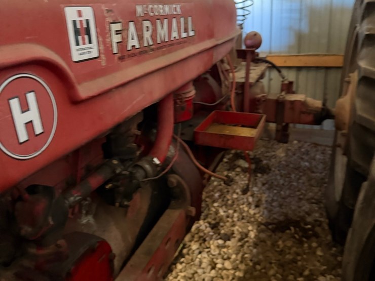 ihc-h-tractor,-narrow-front-image-5