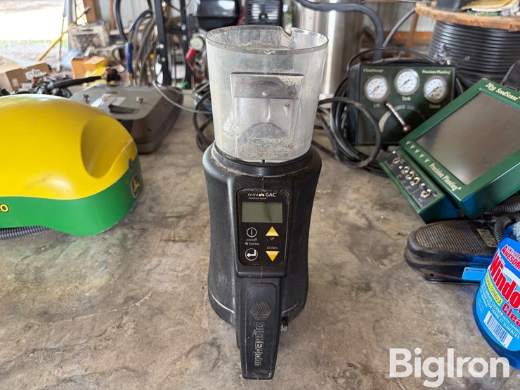 dickey-john-mini-gac-grain-moisture-tester-image-1