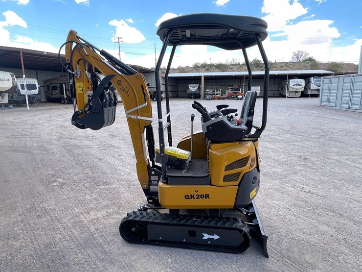 #2662-•-unused-cfg-mini-excavator-image-9