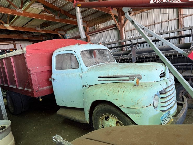 1950-ford-truck-with-box-and-hoist,-2-ton-image-2