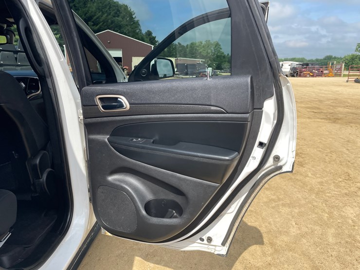 2017-jeep-grand-cherokee-laredo-image-43