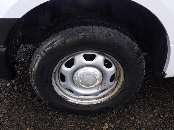 2016-ford-f150-xl-image-10