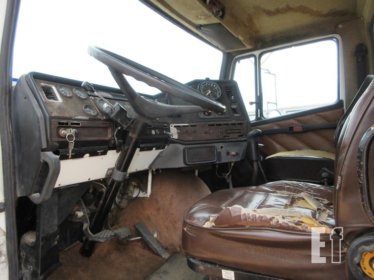 1988-freightliner-flc112-image-7