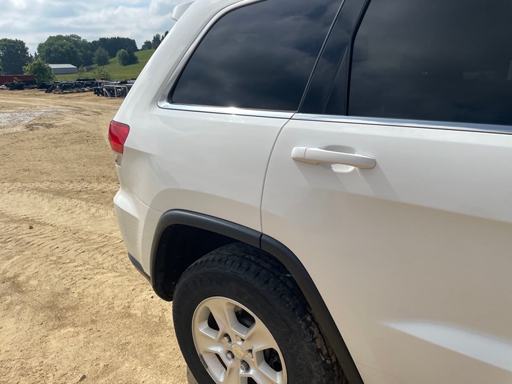 2017-jeep-grand-cherokee-laredo-image-28