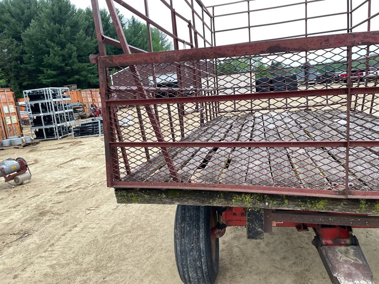 #2005-•-16'-hay-wagon-image-10