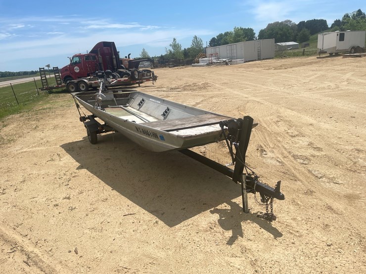 #2001-•-14'-landau-aluminum-boat-with-a-mud-motor-(no-title)-image-3