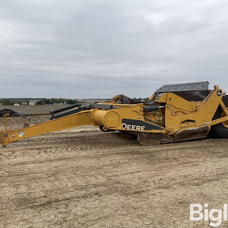 2020 DEERE 2412E
