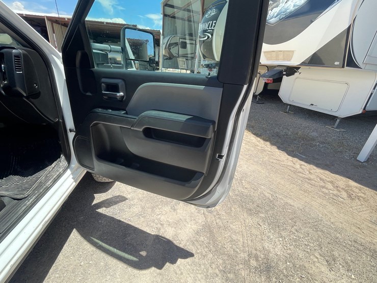 2016-chevrolet-silverado-3500-image-32