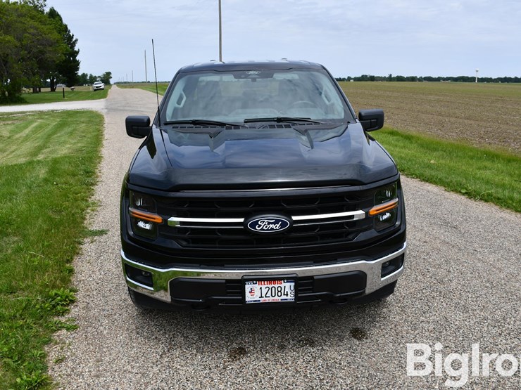 2025-ford-f150-xlt-image-2