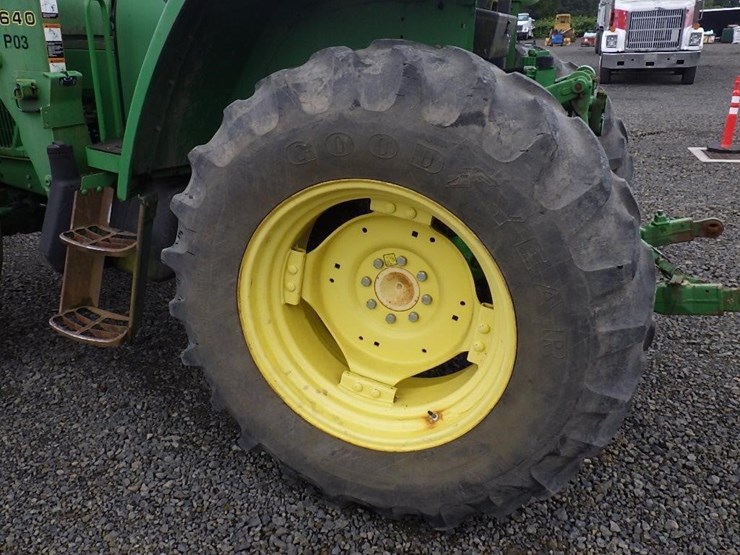 john-deere-210-image-9