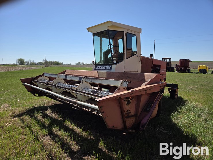 hesston-6600-image-1