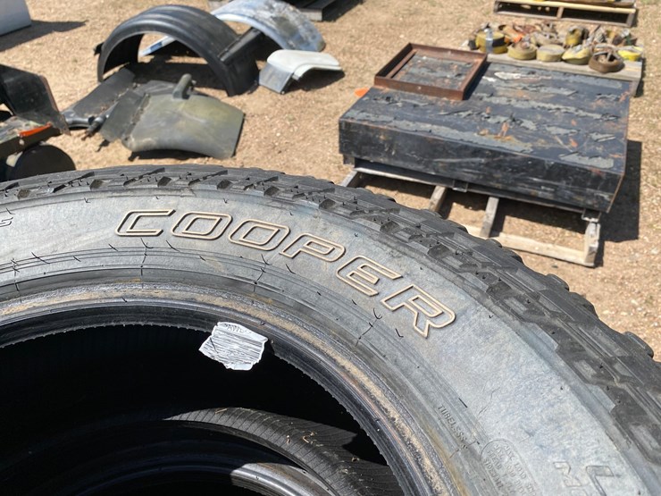 #7427-•-set-of-(4)-cooper-discover-st-tires-(antigo,-wi)-image-8