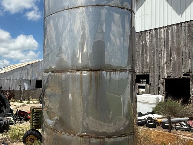 stainless-steel-vertical-4,000-gallon-tank-image-7