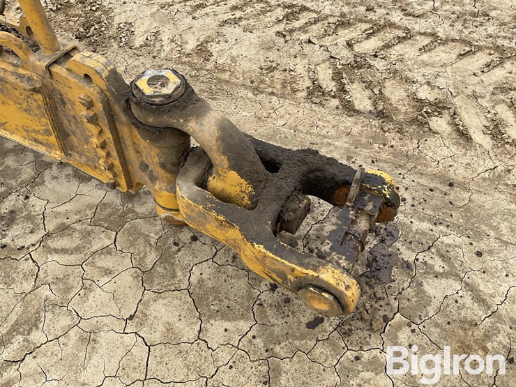2020-deere-2412e-image-12