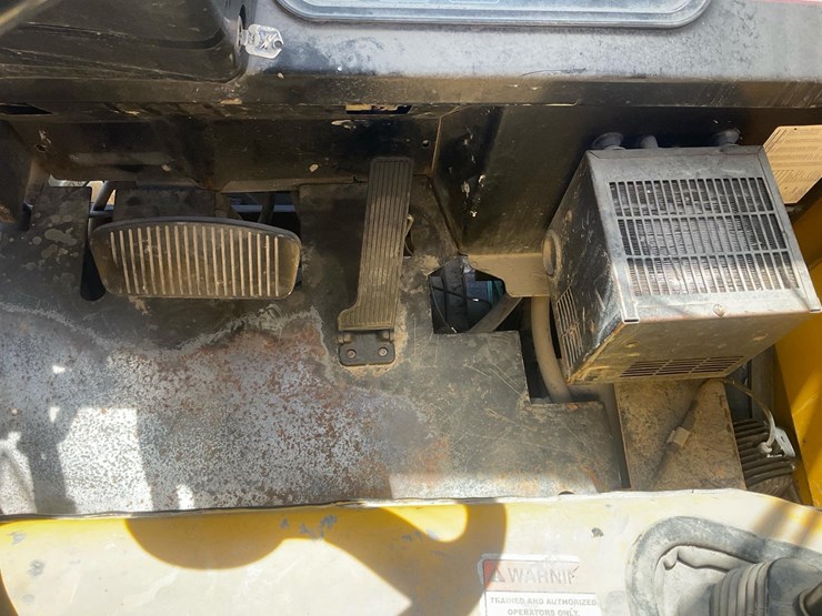 #1377-•-1997-yale-gdp100-forklift-image-23