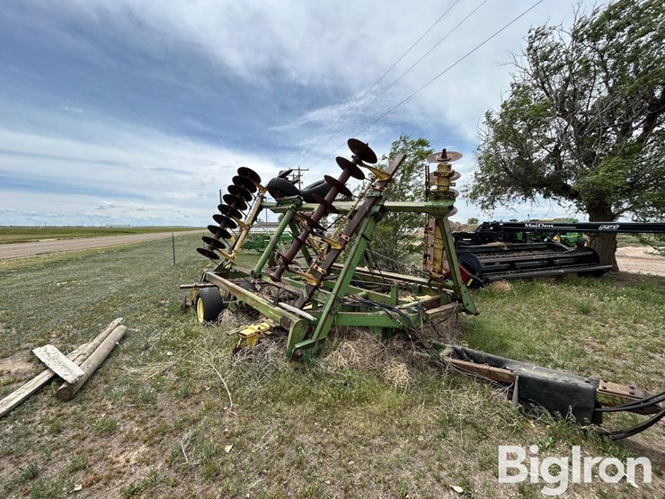 john-deere-230-image-3