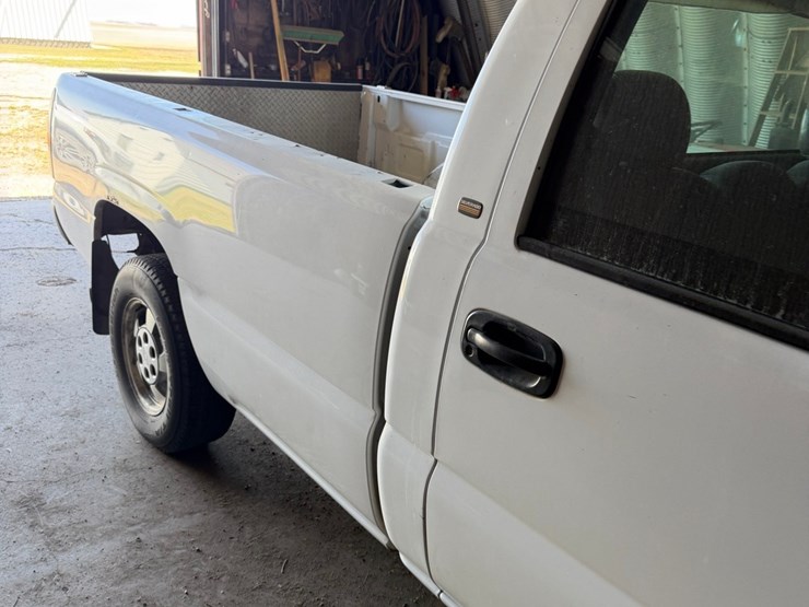 2002-chevy-1/2-ton-long-box-2wd-pickup,-6-cyl-gas,-automatic-transmission-image-8
