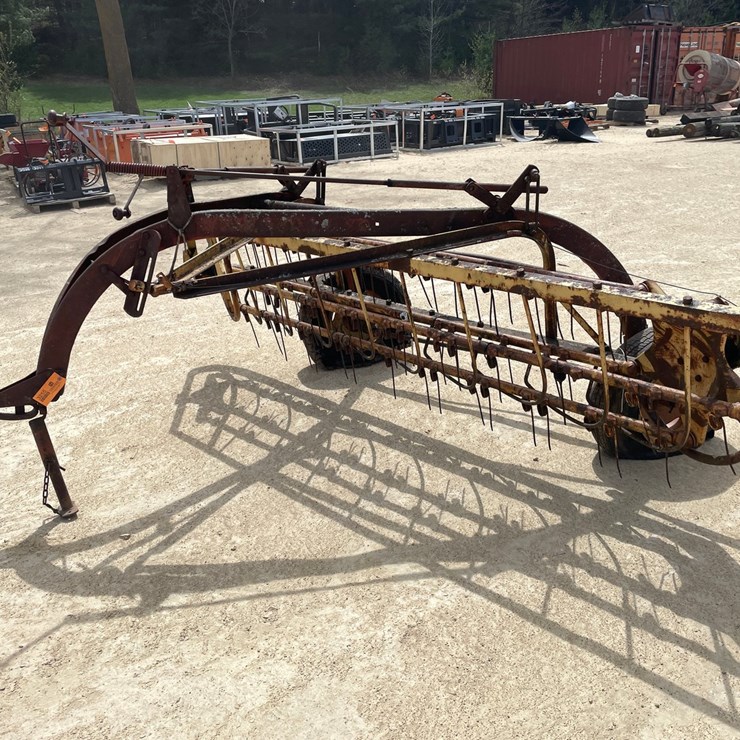 NEW HOLLAND 56