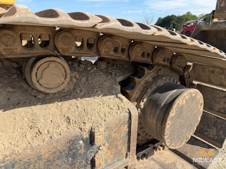 2015-deere-470g-lc-image-25