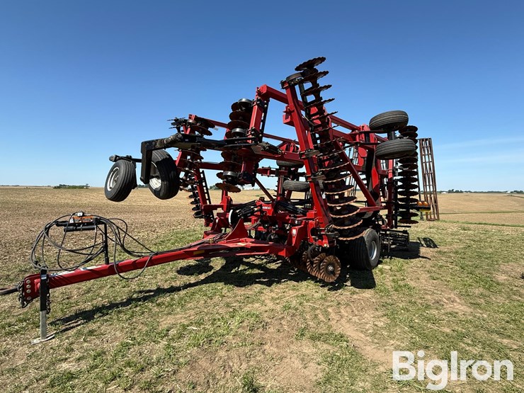 2011-case-ih-330-image-1