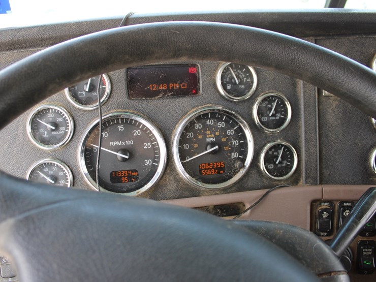 2010-peterbilt-386-image-12