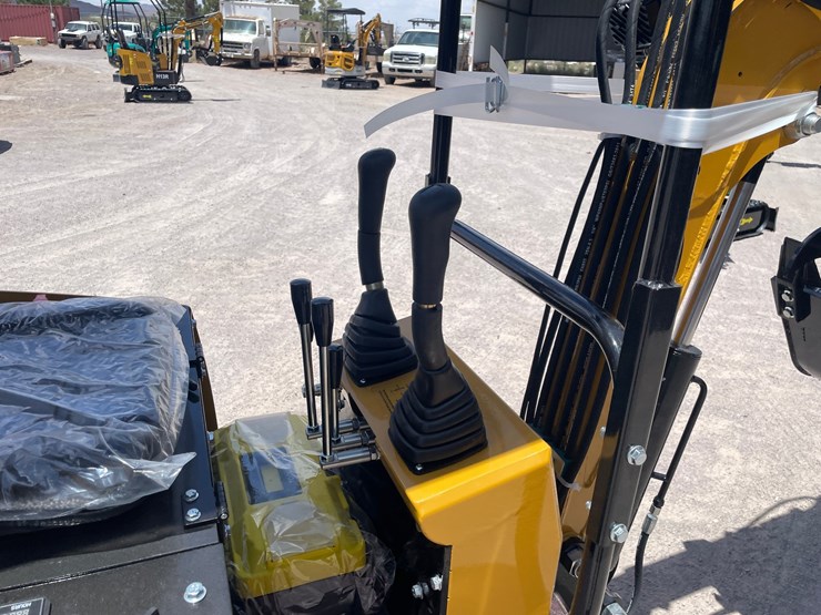 #2651-•-unused-cfg-mini-excavator-image-30