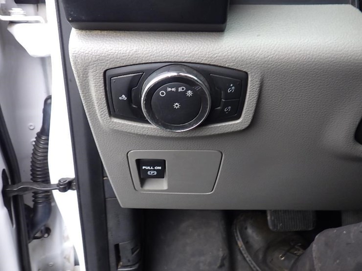 2016-ford-f150-xl-image-23