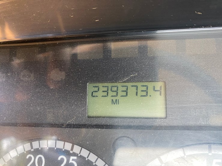 2013-freightliner-114sd-image-57