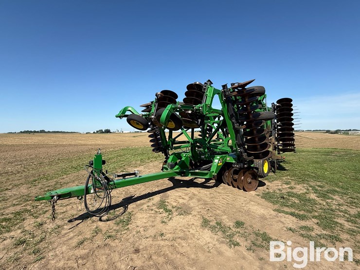 2016-john-deere-2623-image-1