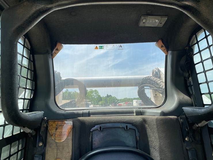 2013-bobcat-s650-image-43