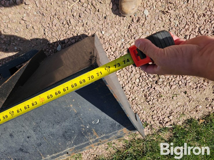 2025-72"-skid-steer-bucket-image-9