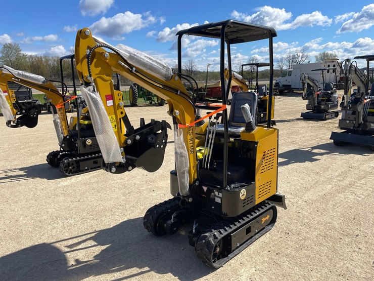 #1101-•-new-ats-rt15r-mini-excavator-image-1